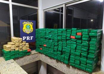 PRF apreende mais de 260 quilos de maconha em Santa Terezinha de Itaipu