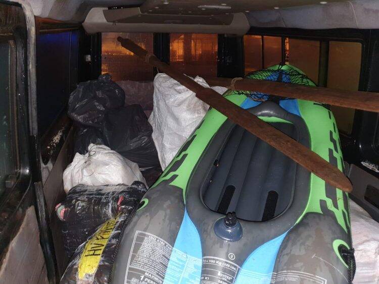 Policiais apreendem alimentos, calçados, anabolizantes e eletrônicos no Rio Paraná