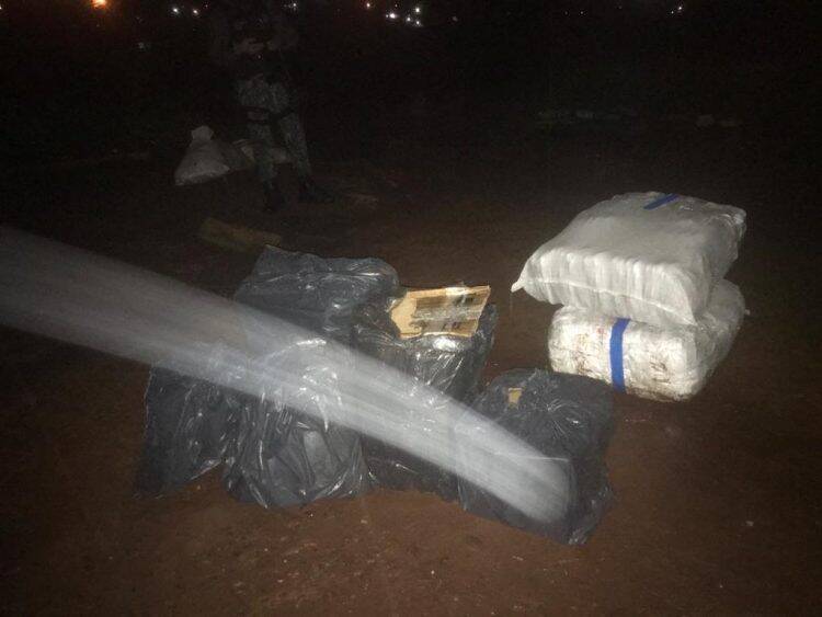 Policiais apreendem alimentos, calçados, anabolizantes e eletrônicos no Rio Paraná