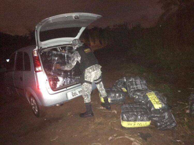 Policiais apreendem alimentos, calçados, anabolizantes e eletrônicos no Rio Paraná