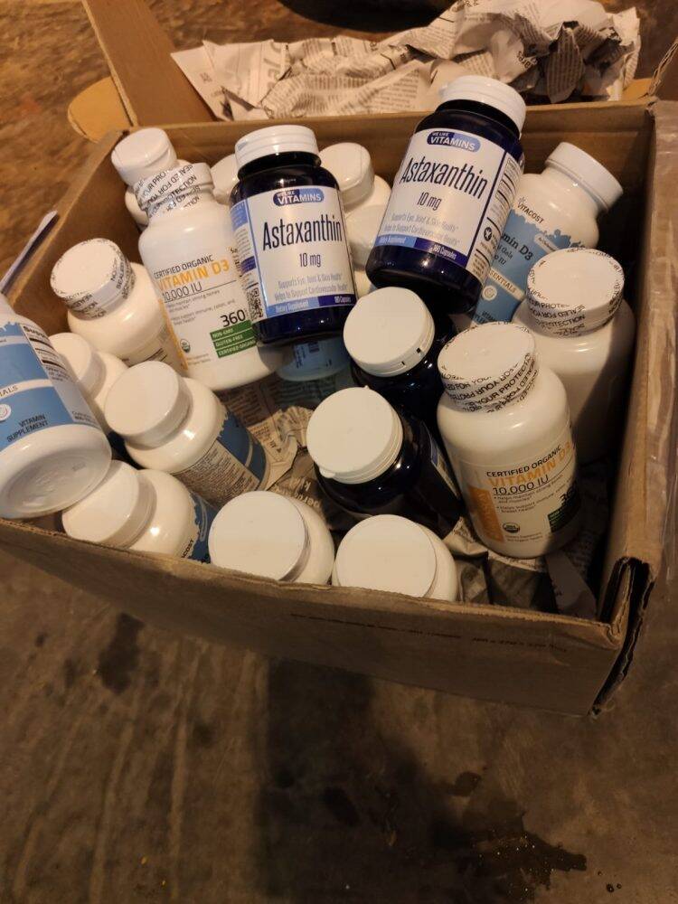 Anabolizantes, celulares e outros eletrônicos são apreendidos em centro de distribuição de remessas