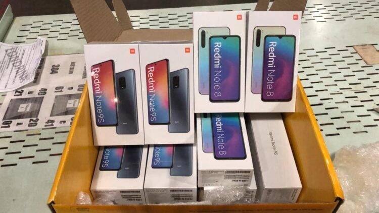 Anabolizantes, celulares e outros eletrônicos são apreendidos em centro de distribuição de remessas