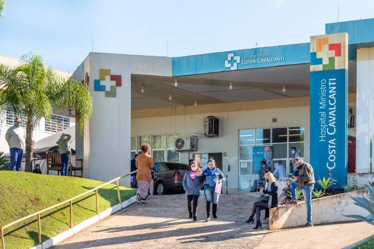 Elevador cedido por Itaipu reforça atendimento a casos graves de covid-19 no HMCC