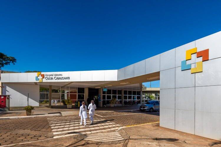 Elevador cedido por Itaipu reforça atendimento a casos graves de covid-19 no HMCC