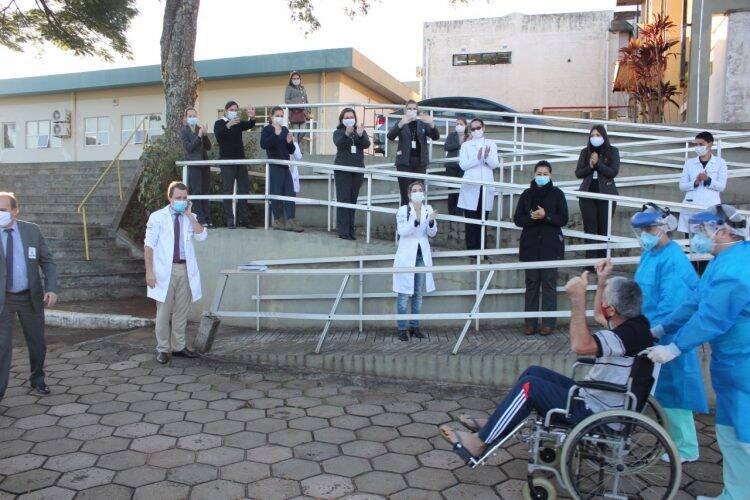 Hospital Costa Cavalcanti dá alta ao sexto paciente de covid-19