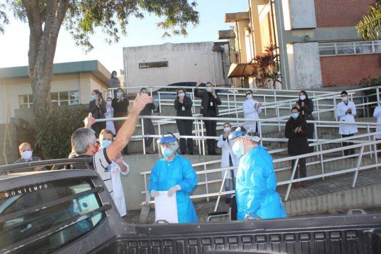 Hospital Costa Cavalcanti dá alta ao sexto paciente de covid-19