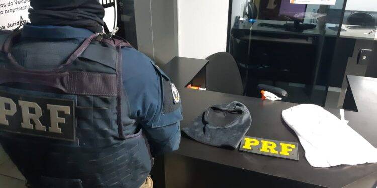 Quatro suspeitos de praticar assaltos na BR 277 são presos pela PRF