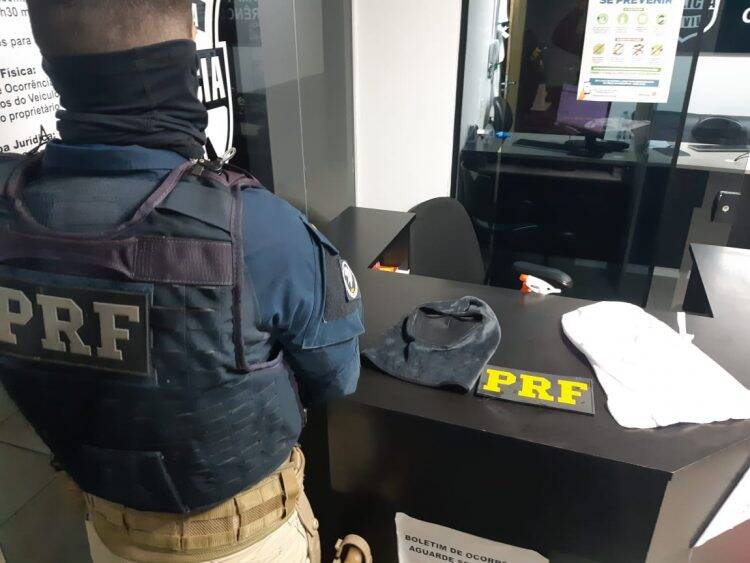 Quatro suspeitos de praticar assaltos na BR 277 são presos pela PRF