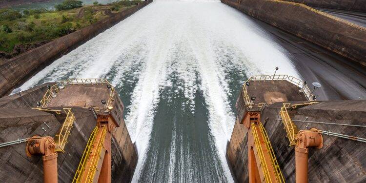 Operação de Itaipu para ajudar na navegação no Rio Paraná termina na sexta, 29