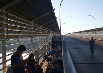 Meninas paraguaias exploradas no Brasil são abandonadas na Ponte da Amizade, afirma ministra