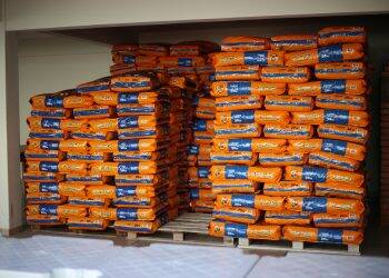 Prefeitura doa mais 9 mil quilos de ração para protetores de animais