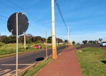 Placas indicando mão única na Sérgio Gasparetto foram furtadas