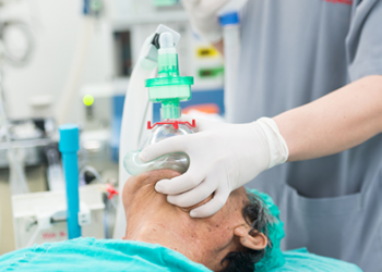 Covid-19 e dengue castigam brasileiros de Norte a Sul