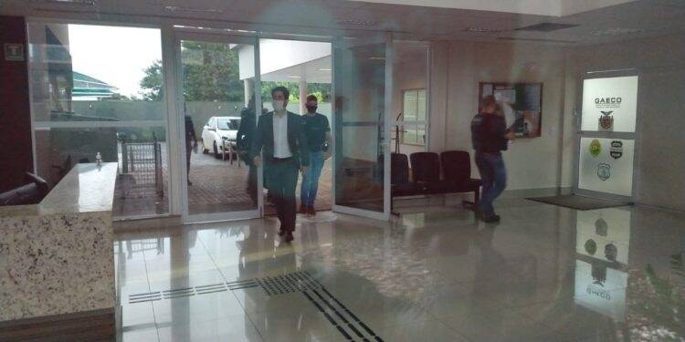 Gaeco deflagra operação contra ex-vereador de Foz do Iguaçu e assessor