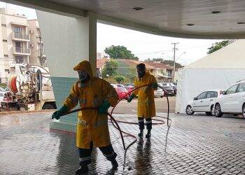 Sanepar higieniza entorno do Hospital Municipal Padre Germano Lauck