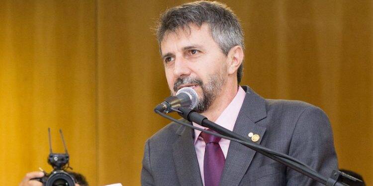 Bobato anuncia saída da Secretaria de Saúde