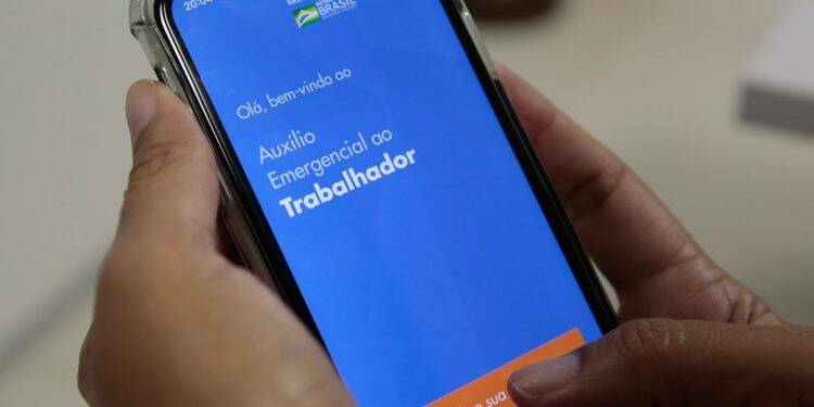 Caixa atualiza aplicativo e agiliza atendimento para saque emergencial