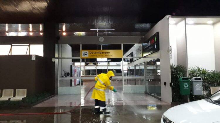 Sanepar faz limpeza e desinfecção do Terminal de Transporte Urbano (TTU)