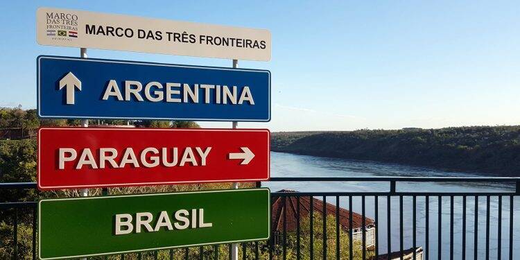 América Latina só sairá da crise unida, avalia professor de economia