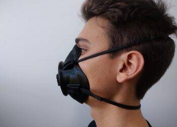 UNILA produz máscaras em impressoras 3D para uso de profissionais da saúde