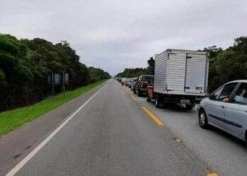 Mesmo com pandemia, Litoral do Paraná fica cheio de turistas no feriado