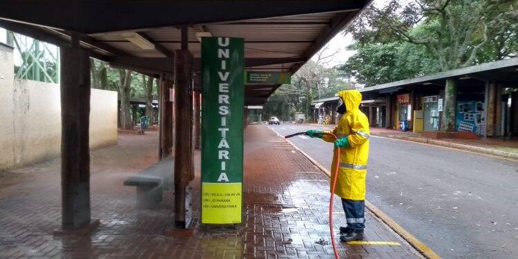 Sanepar faz limpeza e desinfecção do Terminal de Transporte Urbano (TTU)