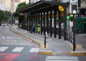 Mais de 640 fábricas argentinas retomam atividades após 50 dias