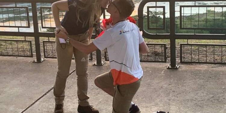 Mirante Central de Itaipu é cenário de pedido de casamento no Dia dos Namorados
