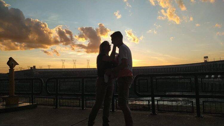 Mirante Central de Itaipu é cenário de pedido de casamento no Dia dos Namorados         