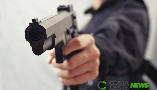 Homens armados rendem família e roubam carros e eletrônicos em São Miguel