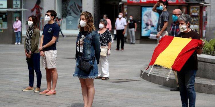 Uso generalizado de máscaras pode prevenir segunda onda de covid-19