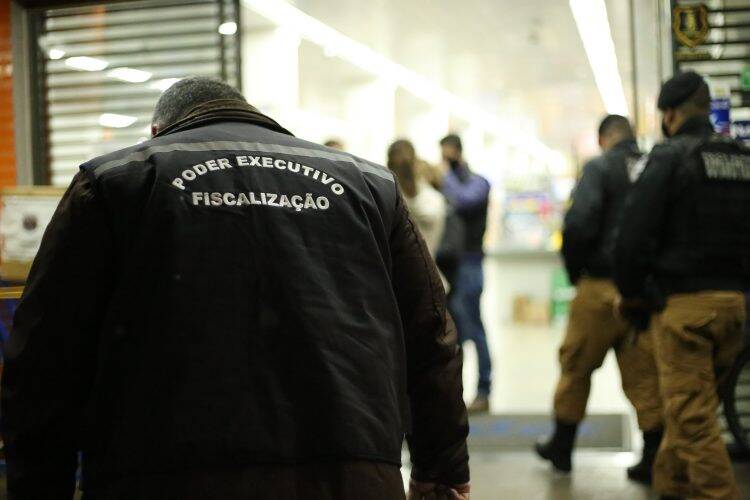 Forças de segurança flagram três partidas de futebol na sexta à noite em Foz