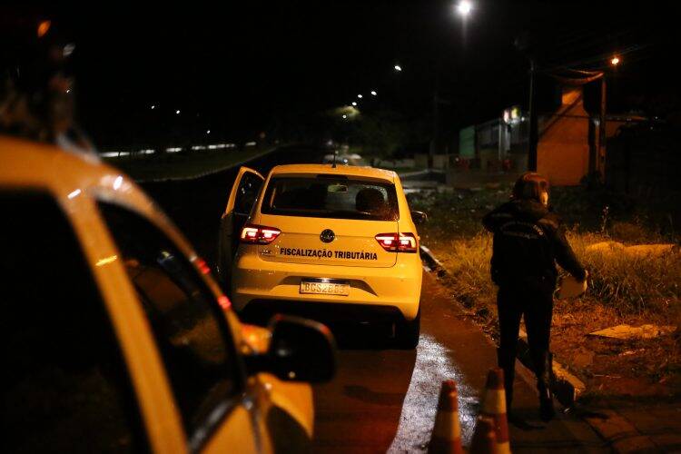 Forças de segurança flagram três partidas de futebol na sexta à noite em Foz