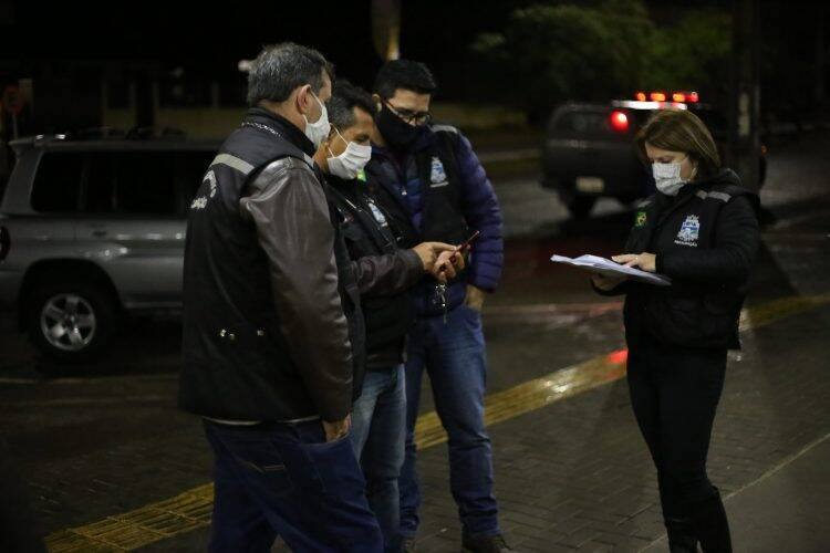 Forças de segurança flagram três partidas de futebol na sexta à noite em Foz