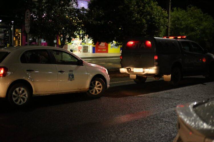 Forças de segurança flagram três partidas de futebol na sexta à noite em Foz