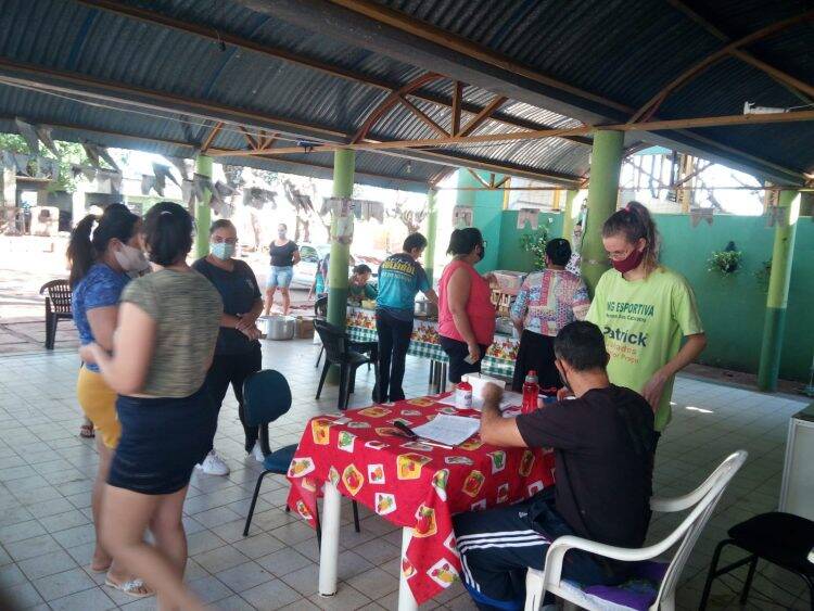 Entidade beneficiada por auxílio da Itaipu distribui 500 cestas básicas para famílias de baixa renda