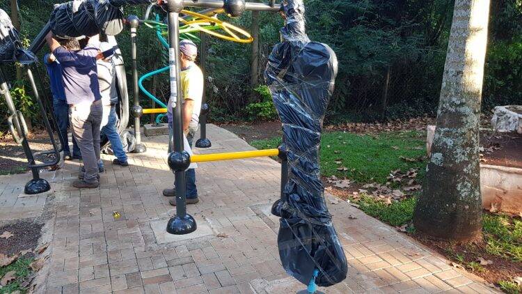 Parquinhos e academias da terceira idade são interditados