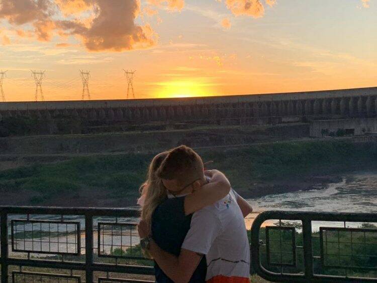 Mirante Central de Itaipu é cenário de pedido de casamento no Dia dos Namorados         