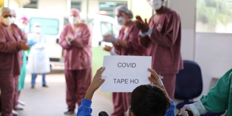 Criança de 9 anos com Covid-19, de São Miguel, recebe alta no Hospital Municipal