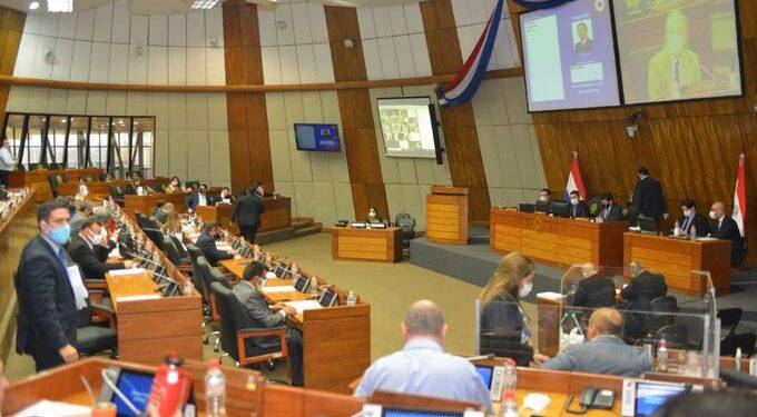 Congresso paraguaio aprova lei que anula cobrança de luz e água durante a pandemia