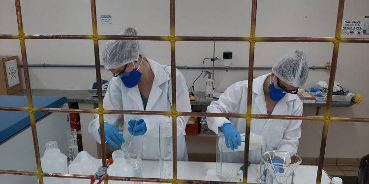 UNILA amplia produção de álcool glicerinado e poderá atender demandas de outros municípios do Paraná