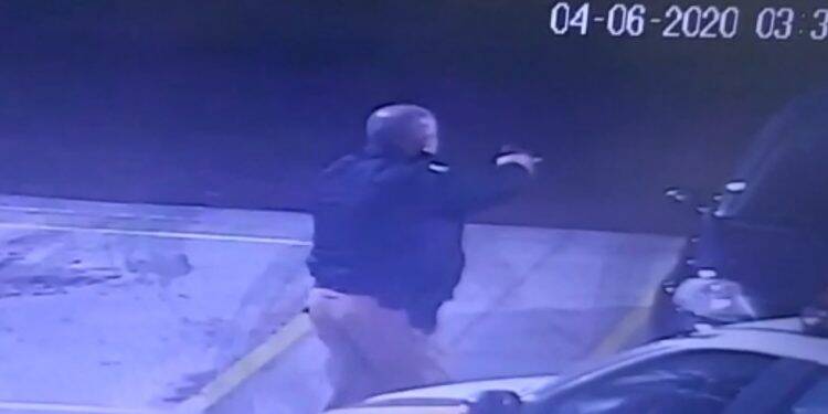 Imagens mostram momento em que policial é baleado por assaltante