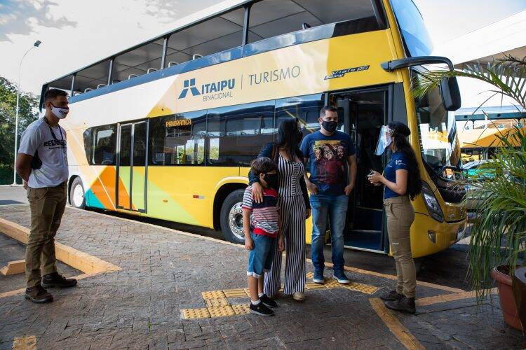 Primeiros visitantes de Itaipu elogiam segurança e querem voltar