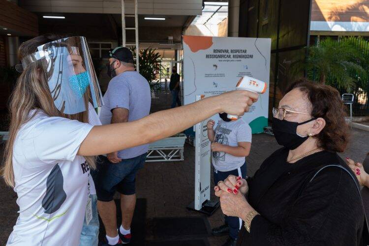 Primeiros visitantes de Itaipu elogiam segurança e querem voltar