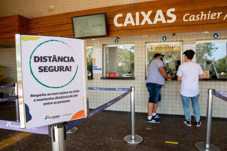 Primeiros visitantes de Itaipu elogiam segurança e querem voltar