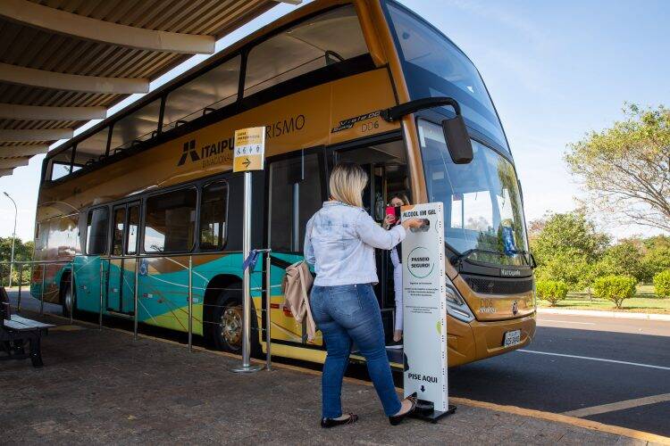 Primeiros visitantes de Itaipu elogiam segurança e querem voltar