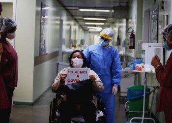 Paciente recuperada da Covid-19 recebe alta no Hospital Municipal