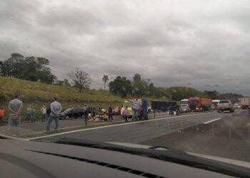 Uma pessoa morre e outra fica gravemente ferida em acidente na BR-277