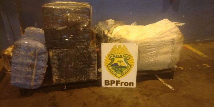 BPFRON apreende cigarros, baterias de celular e vinho em Foz do Iguaçu
