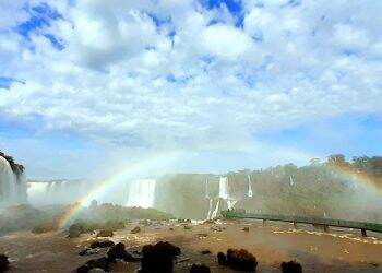 Cataratas do Iguaçu recebe quase 500 turistas no primeiro feriado após reabertura
